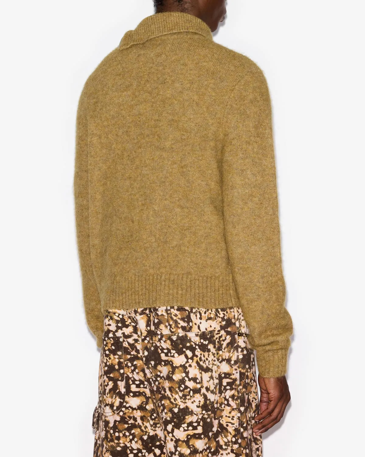 Certainly! Here’s an optimized title for the Aliocha sweater that includes modifiers to make it more appealing for an e-commerce listing:

**Cozy Aliocha Knit Sweater for Women - Soft, Chunky Cable Knit Pullover in Classic Colors**

Feel free to adjust any elements based on specific details of the product!