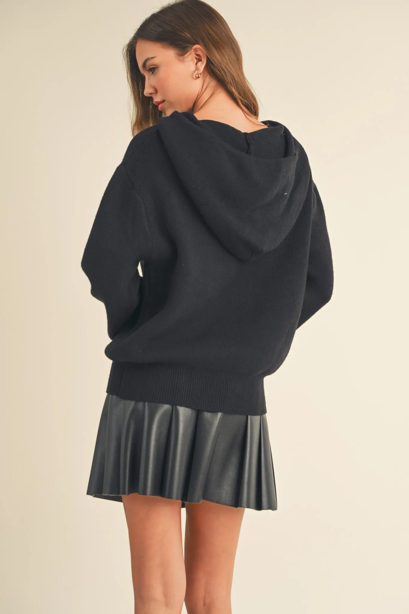 Optimized Title: **Georgia Bulldogs Black Knit Puff Sleeve Hoodie with Red Graphics**